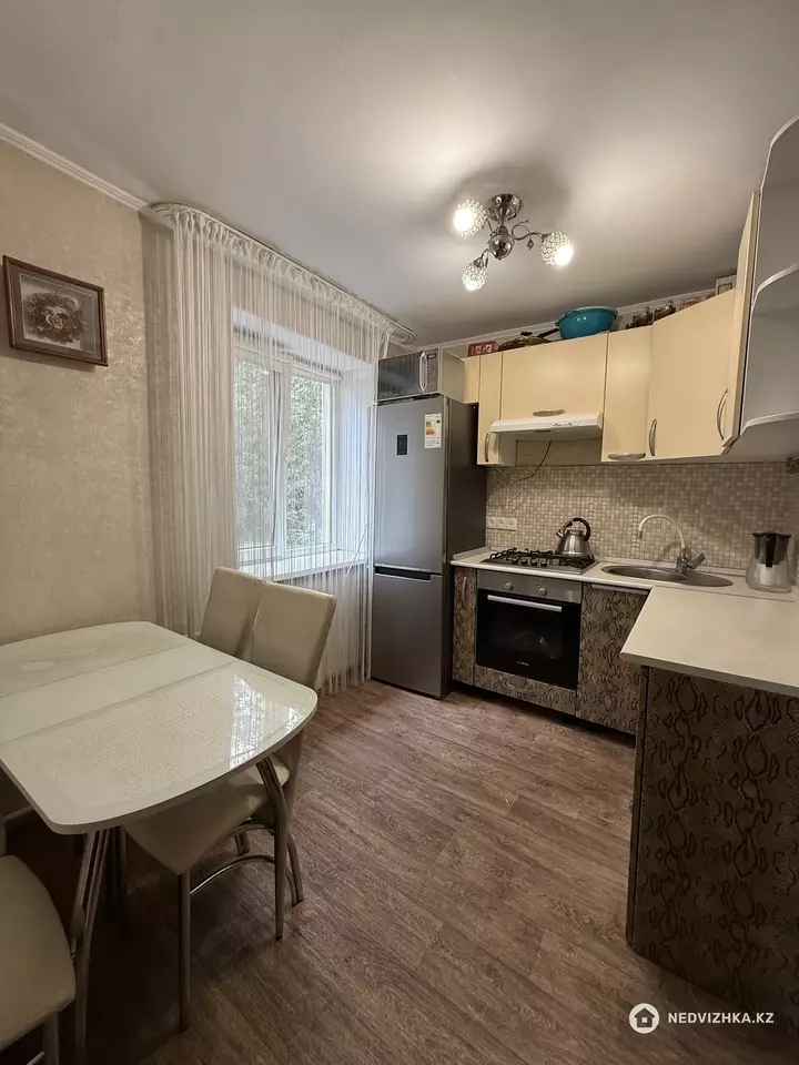 2-комнатная квартира, этаж 3 из 4, 39 м², фотография 3