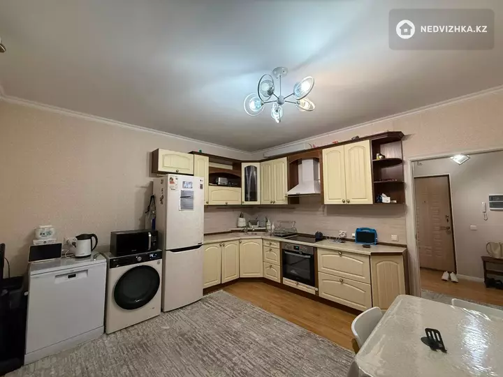 2-комнатная квартира, этаж 11 из 18, 76 м², фотография 4