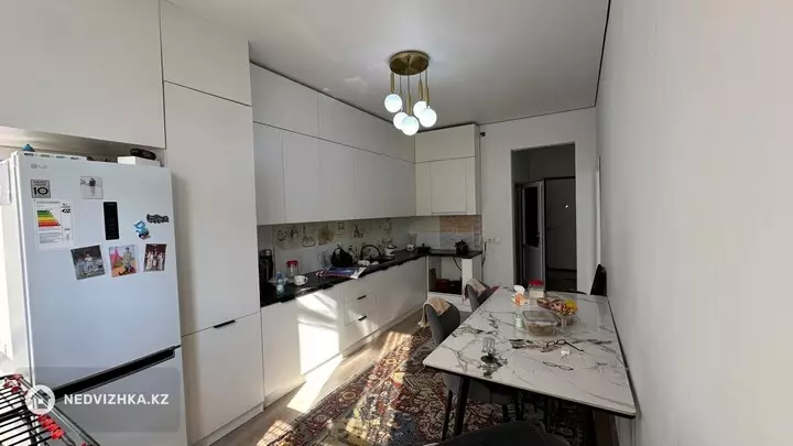 2-комнатная квартира, этаж 3 из 13, 48 м², фотография 2