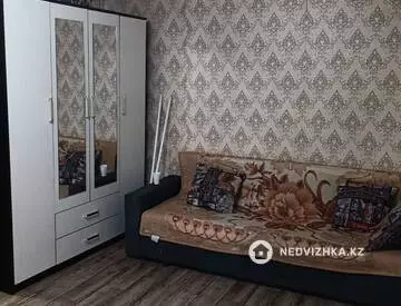 1-комнатная квартира, этаж 3 из 4, 37 м², На длительный срок