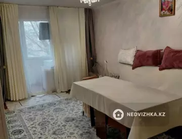 2-комнатная квартира, этаж 3 из 5, 43 м², миниатюра 2