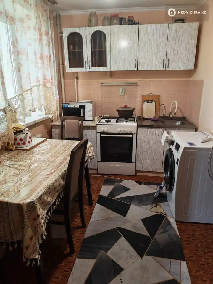 2-комнатная квартира, этаж 3 из 4, 45 м², На длительный срок, фотография 3