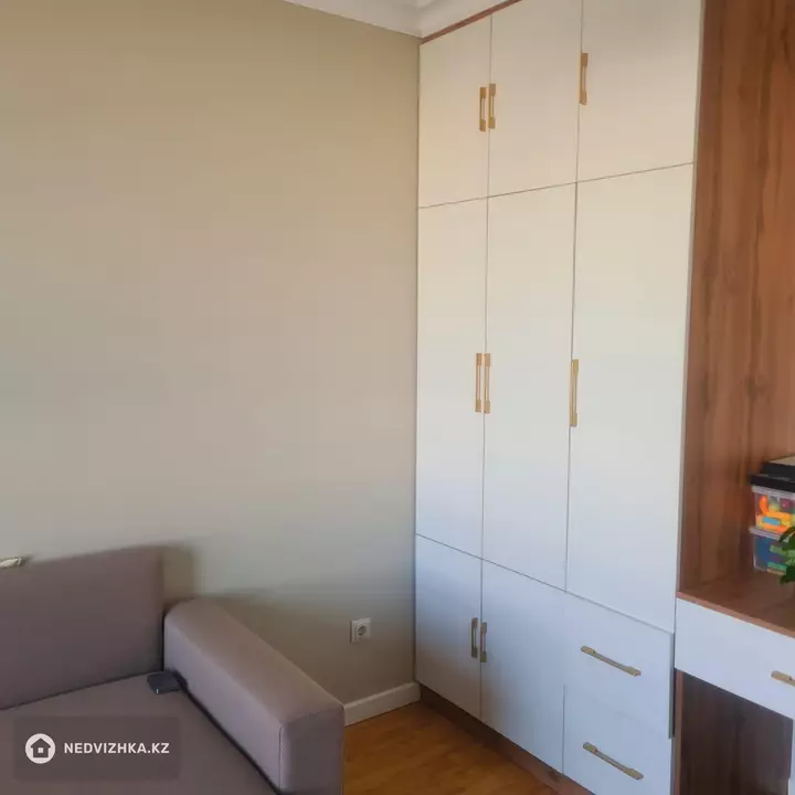 2-комнатная квартира, этаж 9 из 16, 80 м², фотография 4