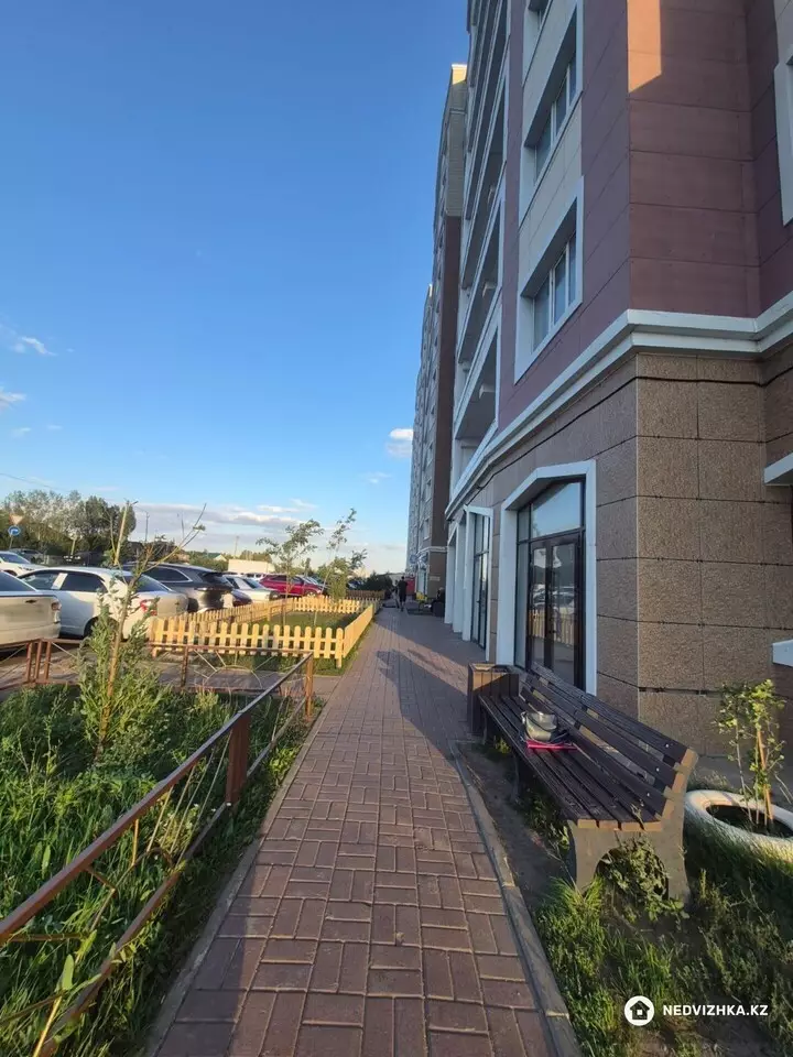 2-комнатная квартира, этаж 13 из 13, 80 м², фотография 3