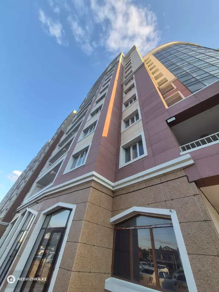 2-комнатная квартира, этаж 13 из 13, 80 м², фотография 2