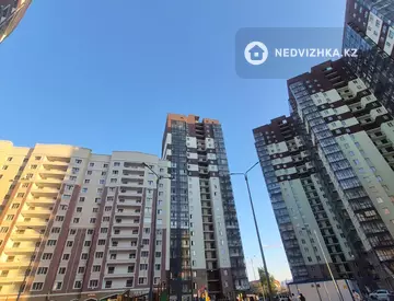 2-комнатная квартира, этаж 13 из 13, 80 м², миниатюра 1