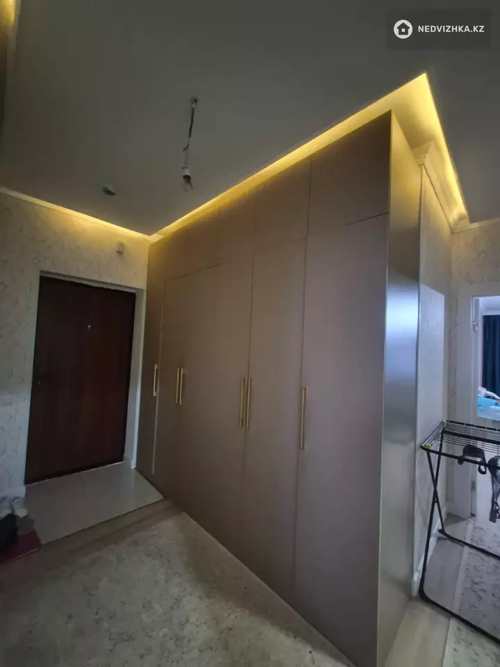2-комнатная квартира, этаж 13 из 13, 80 м², фотография 5