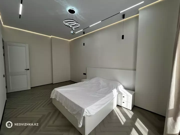 2-комнатная квартира, этаж 2 из 12, 56 м², фотография 3