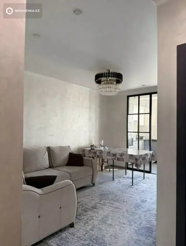 3-комнатная квартира, этаж 1 из 5, 100 м², фотография 2
