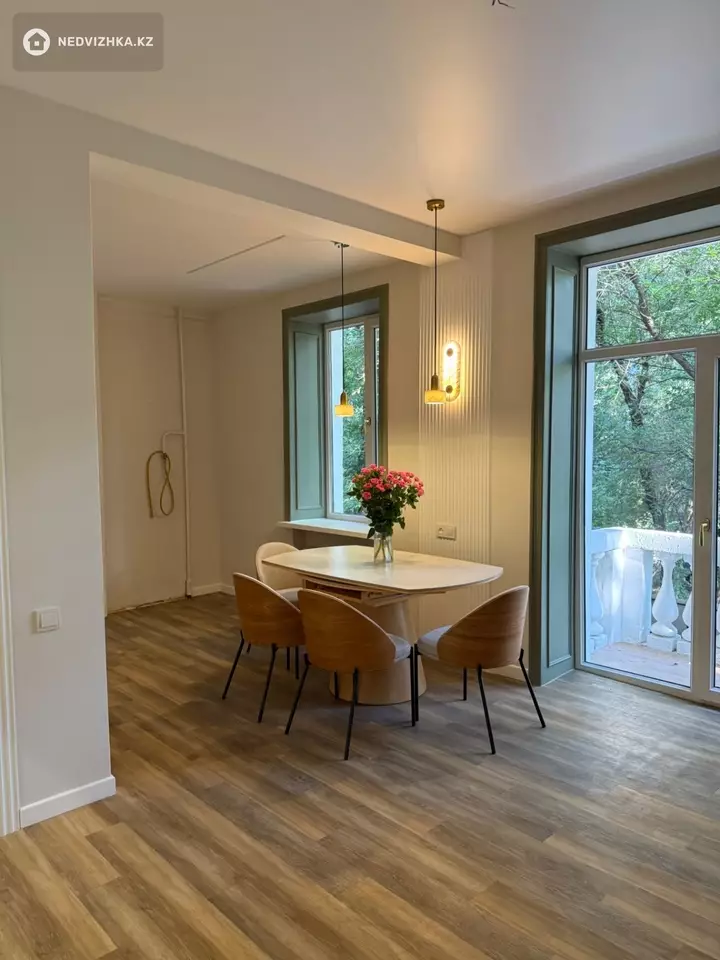 2-комнатная квартира, этаж 2 из 3, 52 м², фотография 3