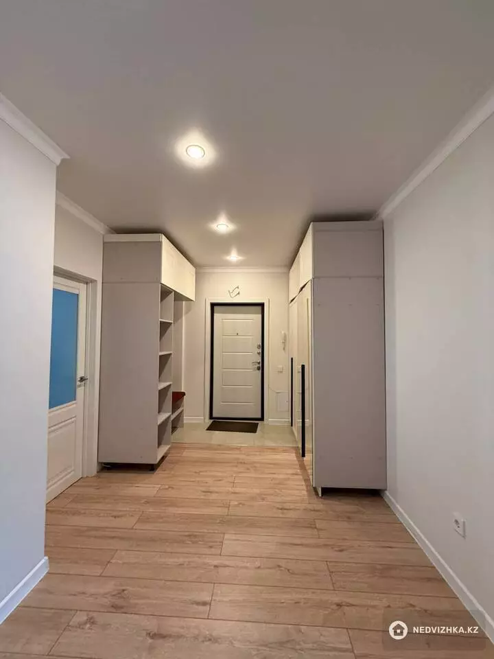 2-комнатная квартира, этаж 3 из 13, 71 м², фотография 2
