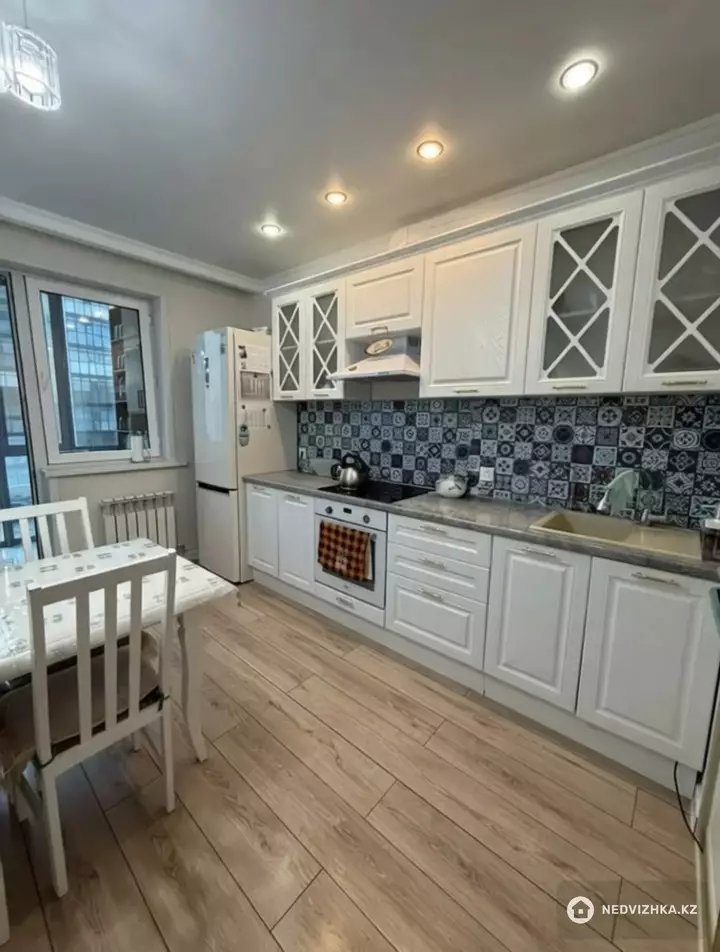 2-комнатная квартира, этаж 3 из 13, 71 м², фотография 3