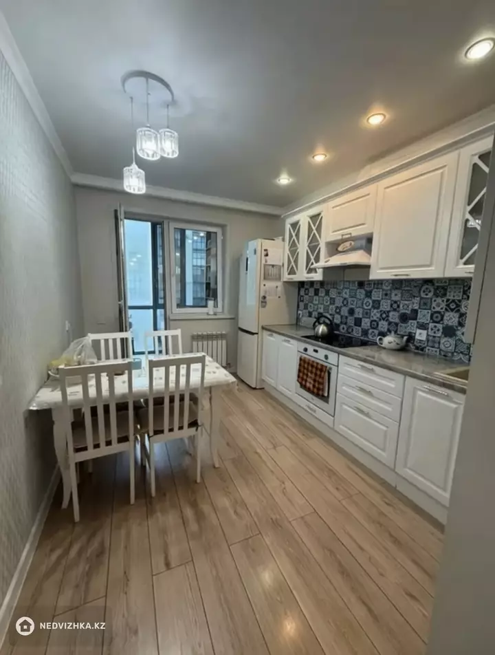2-комнатная квартира, этаж 3 из 13, 71 м², фотография 4
