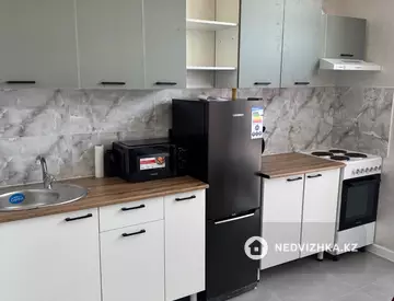 3-комнатная квартира, этаж 2 из 9, 55 м², На длительный срок