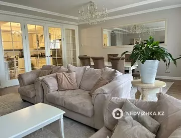 4-комнатная квартира, этаж 4 из 5, 166 м²