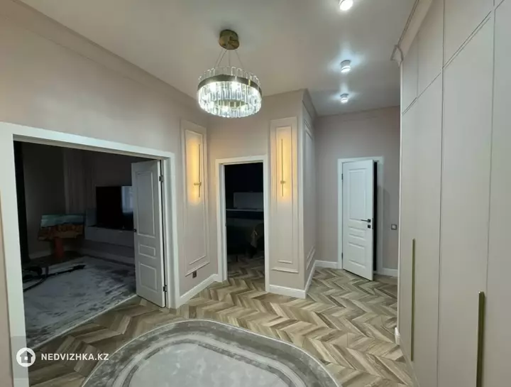 2-комнатная квартира, этаж 4 из 4, 80 м², 2-фотосурет