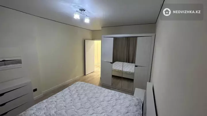 3-комнатная квартира, этаж 2 из 12, 70 м², фотография 3