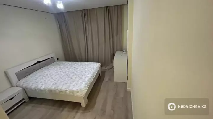 3-комнатная квартира, этаж 2 из 12, 70 м², фотография 2