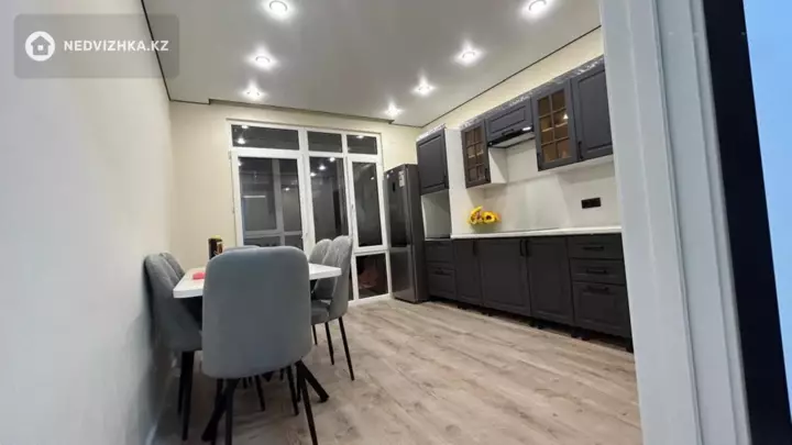 3-комнатная квартира, этаж 2 из 12, 70 м²