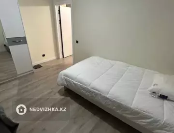 3-комнатная квартира, этаж 2 из 12, 70 м², миниатюра 4