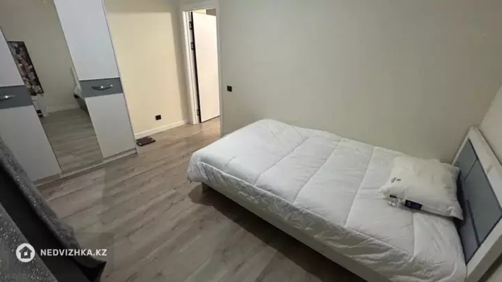 3-комнатная квартира, этаж 2 из 12, 70 м², фотография 4