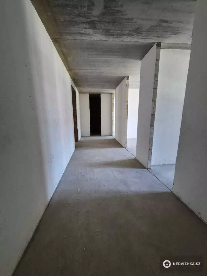 4-комнатная квартира, этаж 4 из 9, 119 м², фотография 2