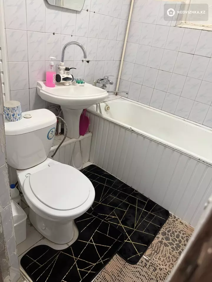 1-комнатная квартира, этаж 3 из 5, 6 м², Посуточно, 3-фотосурет