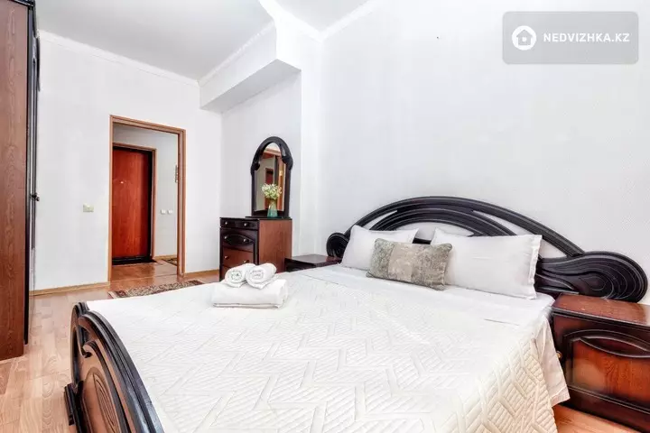 2-комнатная квартира, этаж 4 из 8, 65 м², Посуточно, фотография 2