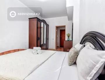 2-комнатная квартира, этаж 4 из 8, 65 м², Посуточно