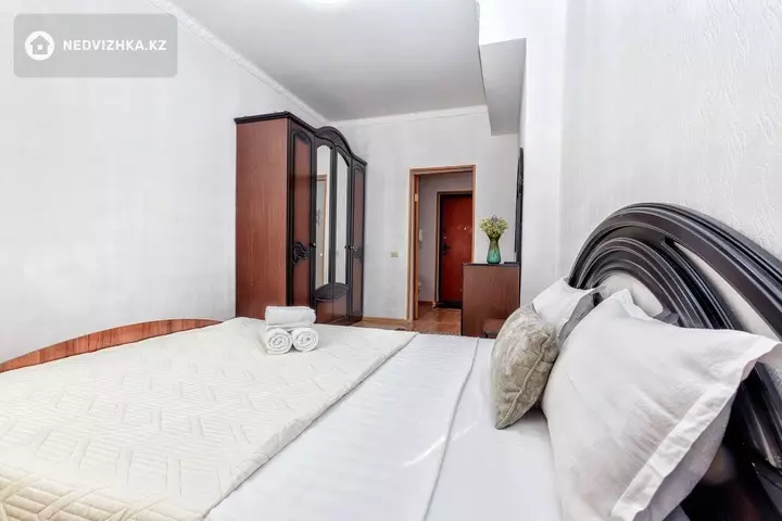2-комнатная квартира, этаж 4 из 8, 65 м², Посуточно, фотография 3