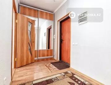 2-комнатная квартира, этаж 4 из 8, 65 м², Посуточно