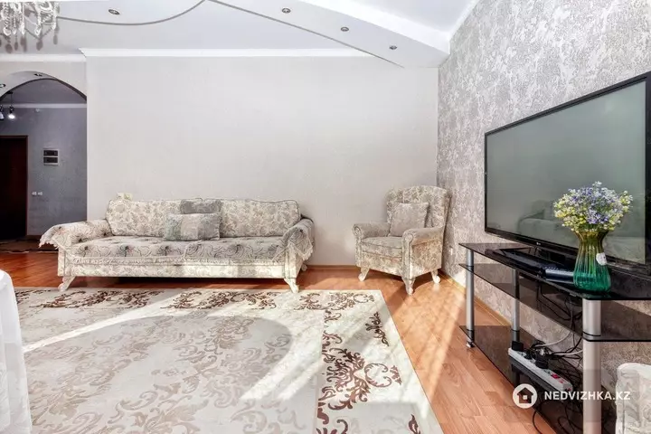 2-комнатная квартира, этаж 4 из 8, 65 м², Посуточно, фотография 5