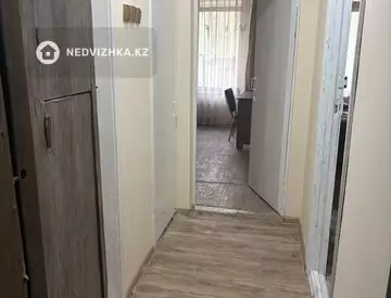 2-комнатная квартира, этаж 3 из 5, 40 м², миниатюра 3