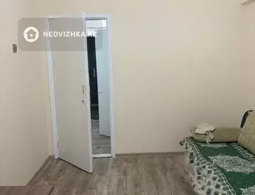 2-комнатная квартира, этаж 3 из 5, 40 м², миниатюра 4