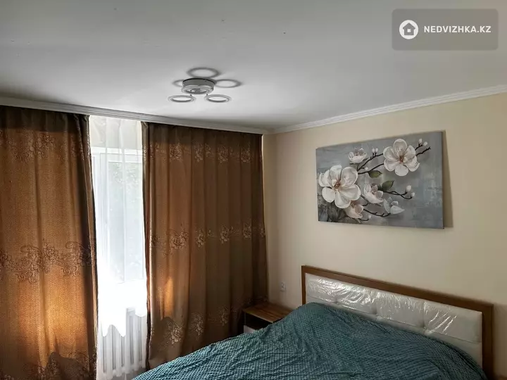 2-комнатная квартира, этаж 2 из 5, 50 м², Посуточно, 4-фотосурет