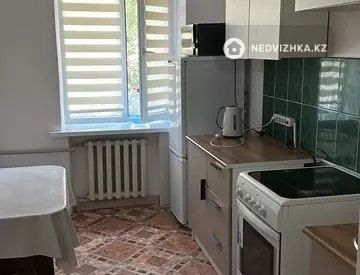2-комнатная квартира, этаж 2 из 5, 50 м², Посуточно, миниатюра 11