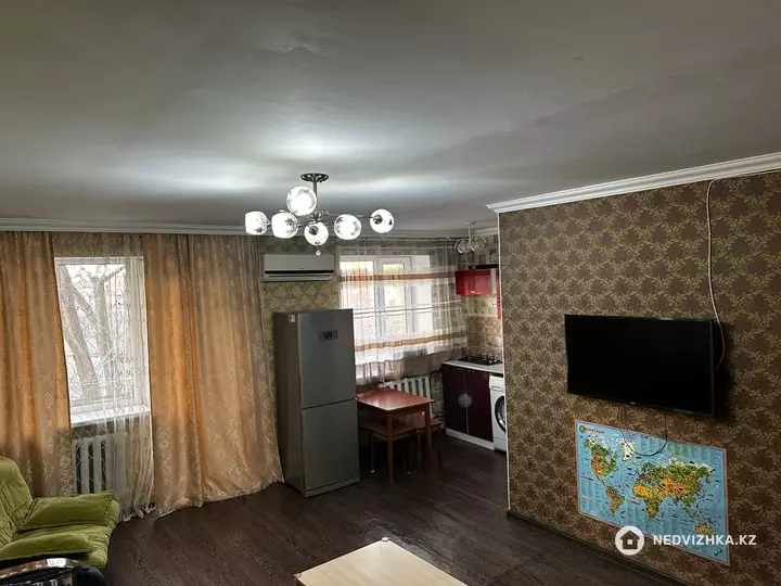 3-комнатная квартира, этаж 3 из 5, 60 м², Посуточно, 3-фотосурет