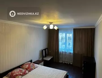 3-комнатная квартира, этаж 3 из 5, 60 м², Посуточно
