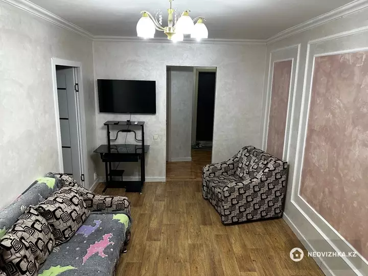 2-комнатная квартира, этаж 2 из 5, 44 м², Посуточно, 3-фотосурет