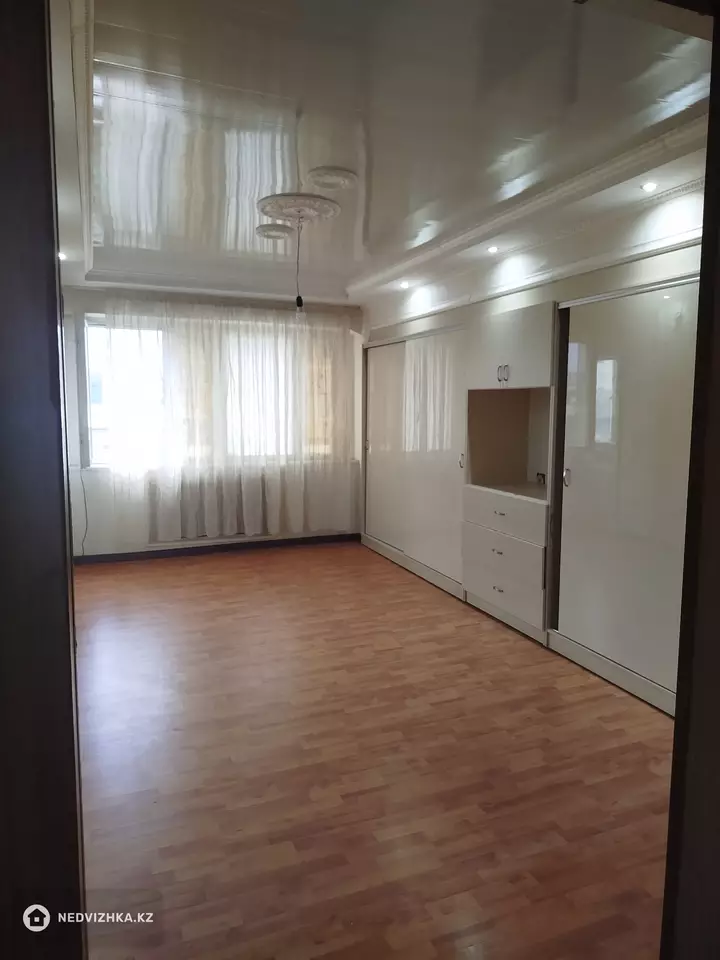 2-комнатная квартира, этаж 8 из 9, 65 м², фотография 2