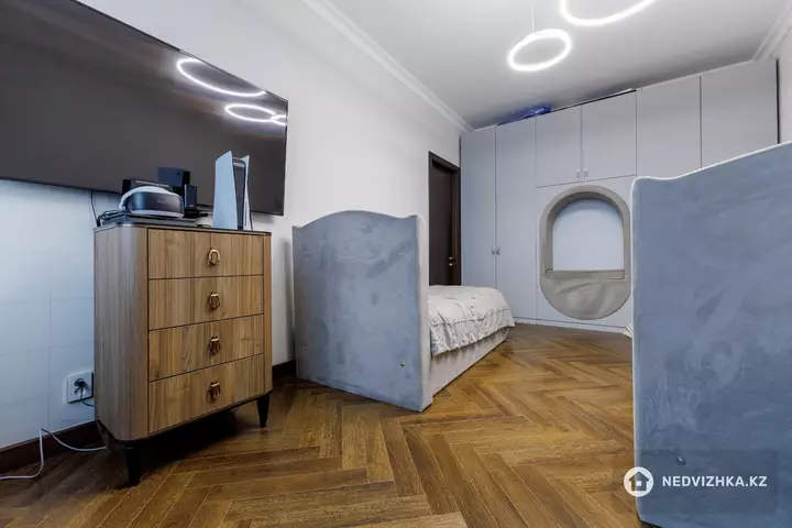 4-комнатная квартира, этаж 17 из 18, 148 м²