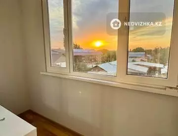 2-комнатная квартира, этаж 3 из 5, 50 м²