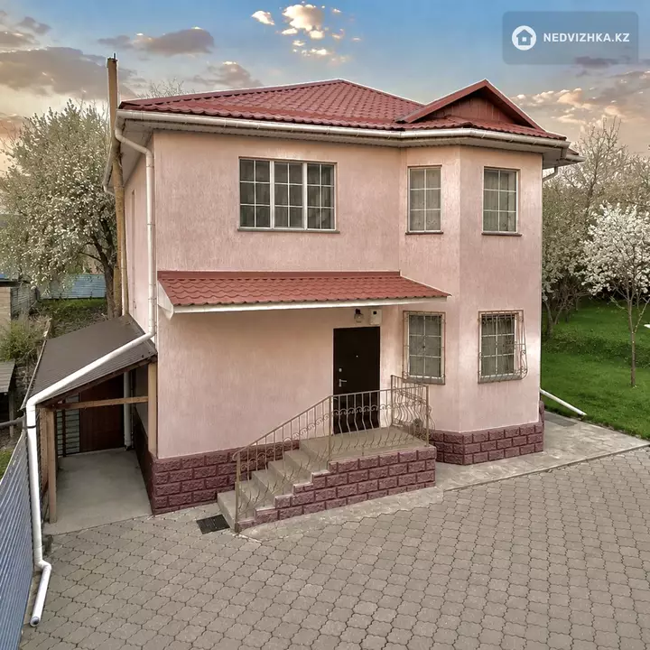 5-комнатный дом, 6.1 соток, 162 м²