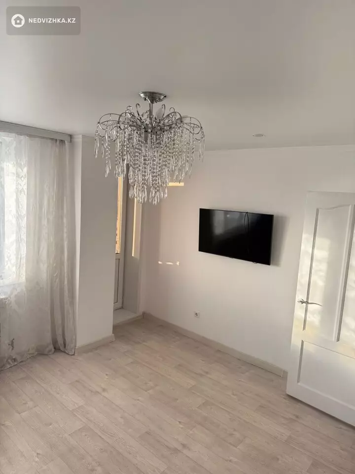 2-комнатная квартира, этаж 3 из 18, 54 м², фотография 3