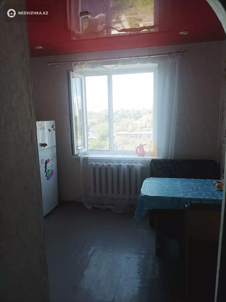 2-комнатная квартира, этаж 9 из 9, 50 м², фотография 2