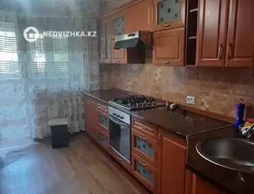 4-комнатная квартира, этаж 2 из 5, 80 м²