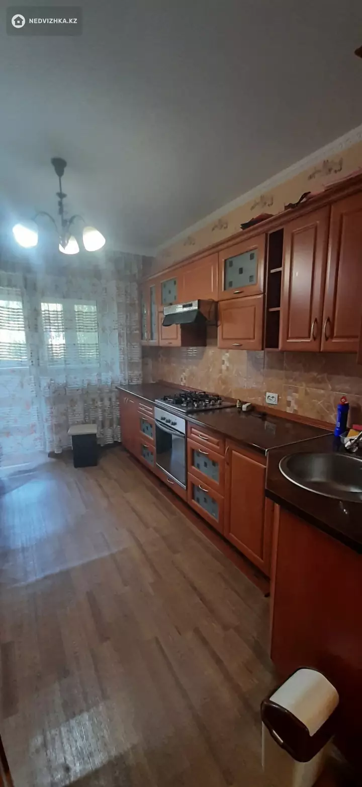 4-комнатная квартира, этаж 2 из 5, 80 м², фотография 2