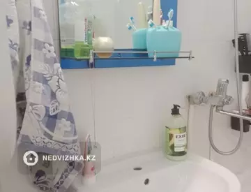 3-комнатная квартира, этаж 10 из 10, 64 м²