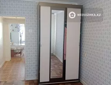 3-комнатная квартира, этаж 10 из 10, 64 м²