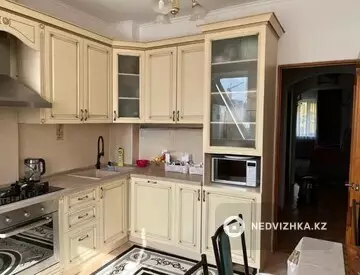 4-комнатная квартира, этаж 4 из 9, 95 м²